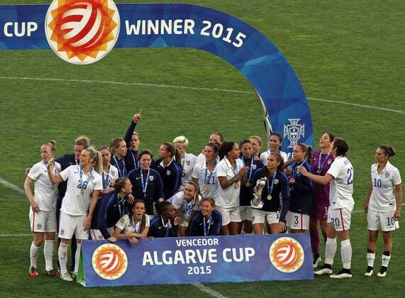 v.li.: Sieger USA, Siegerfoto, Gewinner, Ehrung, Auszeichnung Fussball, Algarve Cup 2015, USA - Frankreich, xmrx
