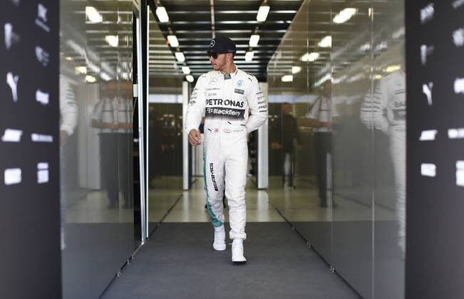 Motorsports: FIA Formula One World Championship WM Weltmeisterschaft 2015, Grand Prix of Australia, 44 Lewis Hamilton (GBR, Mercedes AMG Petronas Formula One Team), xHOCHxZWEIx