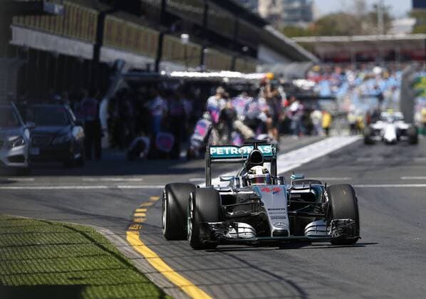 Motorsports: FIA Formula One World Championship WM Weltmeisterschaft 2015, Grand Prix of Australia, 44 Lewis Hamilton (GBR, Mercedes AMG Petronas Formula One Team), xHOCHxZWEIx