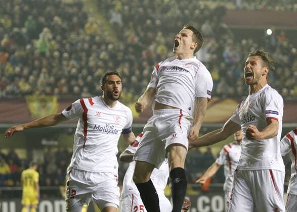 1 8 first leg match of the Europa League between FC Villarreal and FC Sevilla. In this picture, Kevin Gameiro celebrates after scoring for Sevilla with team mates Grzegorz Krychowiak and Benoît Tremoulinas. xAMPAROxSIMOx 