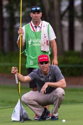 3 13 2015 - Palm Harbor FL, USA - Ricky Barnes and his caddy try to read the green on the 13th hole at the Innisbrook Resort (Copperhead) in Palm Harbor FL. DelMecum Cal Media PGA Golf Herren Golf 2015: Valspar Championship Round 2 MARCH 13 - ZUMAc04_
