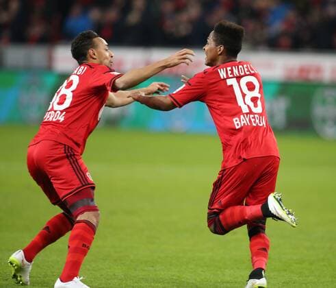 Leverkusen Fussball Herren, 1.Bundesliga, Saison 2014 2015, Spieltag 25, Bayer 04 Leverkusen vs VfB Stuttgart 13.03.2015, BayArena Leverkusen Karim Bellarabi , Wendell beide Bayer 04 Leverkusen Torjubeln
