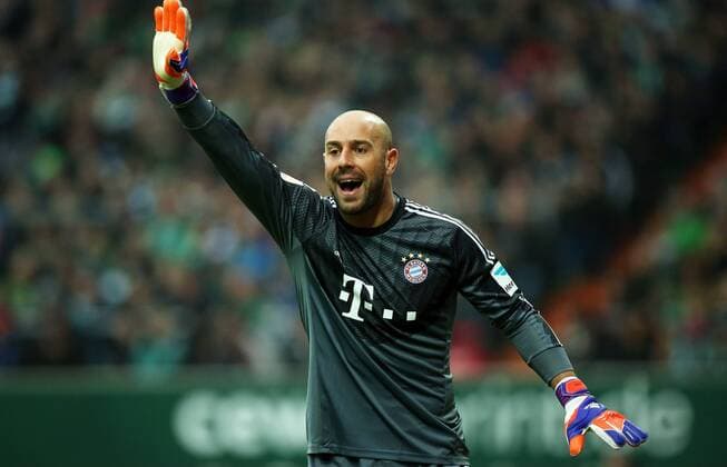 Torwart Pepe Jose Manuel Reina Einzelbild Aktion Gestik SV Werder Bremen - FC Bayern Muenchen München Bundesliga DFL 14.03.2015 Fußball Fussball Weserstadion Bremen Herren Saison 2014 2015