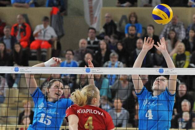 14.03.2015, xtkx, Volleyball 1.Bundesliga Damen Play Offs 1 4 Finale, VC Wiesbaden - SC Potsdam, v.l. Jennifer Pettke (VC Wiesbaden), Michalea Kvapilova (SC Potsdam), Tanja Grosser (VC Wiesbaden),