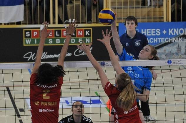 14.03.2015, xtkx, Volleyball 1.Bundesliga Damen Play Offs 1 4 Finale, VC Wiesbaden - SC Potsdam, v.l. Kathy Razuweit (SC Potsdam), Tanja Grosser (VC Wiesbaden),
