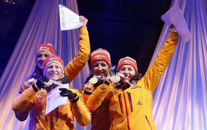 BIATHLON - IBU WC Kontiolahti 2015 KONTIOLAHTI,FINLAND,14.MAR.15 - BIATHLON - IBU World Championships, relay 4x6km, ladies, Medal Plaza, award ceremony. Image shows Franziska Hildebrand, Vanessa, Hinz, Franziska Preuss and Laura Dahlmeier (GER).
