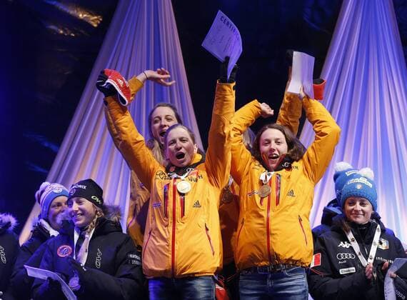 BIATHLON - IBU WC Kontiolahti 2015 KONTIOLAHTI,FINLAND,14.MAR.15 - BIATHLON - IBU World Championships, relay 4x6km, ladies, Medal Plaza, award ceremony. Image shows Franziska Hildebrand, Vanessa, Hinz, Franziska Preuss and Laura Dahlmeier (GER).