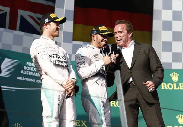 Motorsports: FIA Formula One World Championship WM Weltmeisterschaft 2015, Grand Prix of Australia, 6 Nico Rosberg (GER, Mercedes AMG Petronas Formula One Team), 44 Lewis Hamilton (GBR, Mercedes AMG Petronas Formula One Team), Arnold Schwarzenegger xHOCHxZWEIx