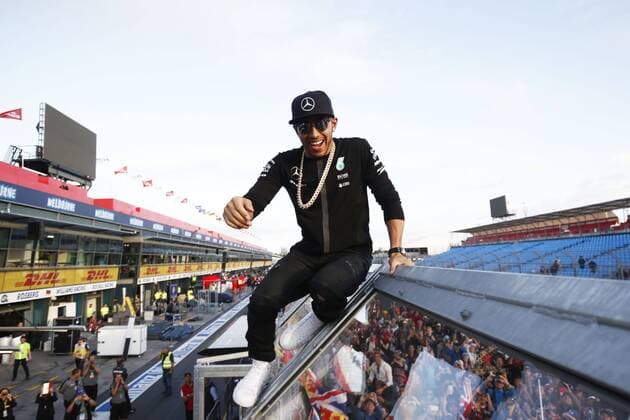 Motorsports: FIA Formula One World Championship WM Weltmeisterschaft 2015, Grand Prix of Australia, 44 Lewis Hamilton (GBR, Mercedes AMG Petronas Formula One Team), xHOCHxZWEIx