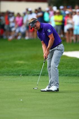 March 14 2015: Luke Donald holes out on the first hole in the third round of the Valspar Championship at the Westin Innisbrook Copperhead Course in Palm Harbor, Florida. GOLF: MAR 14 PGA Golf Herren - Valspar Championship - Third Round Icon28815031419 EDITORIAL USE ONLY