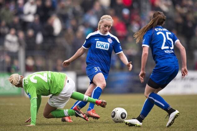 vl: Lena GOESSLING (VfL), Pauline BREMER (POT) und Lisa EVANS (POT) Fussball Frauen 1.Bundesliga - Saison 2014 2015, 17.Spieltag: 1.FFC Turbine Potsdam - VfL Wolfsburg in Potsdam, Deutschland am 15.03.2015,