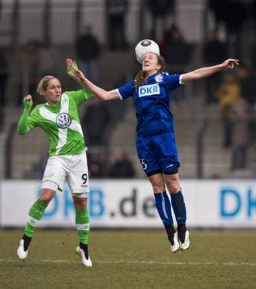 Lisa EVANS (POT) - Anna BLAESSE (li VfL) Fussball Frauen 1.Bundesliga - Saison 2014 2015, 17.Spieltag: 1.FFC Turbine Potsdam - VfL Wolfsburg in Potsdam, Deutschland am 15.03.2015,