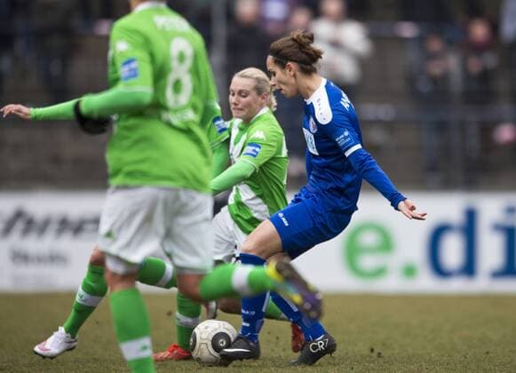 Tor zum 2-0: Torschuetzin Natasa ANDONOVA (amBall POT) - Isabel KERSCHOWSKI (hinten VfL) Fussball Frauen 1.Bundesliga - Saison 2014 2015, 17.Spieltag: 1.FFC Turbine Potsdam - VfL Wolfsburg in Potsdam, Deutschland am 15.03.2015,