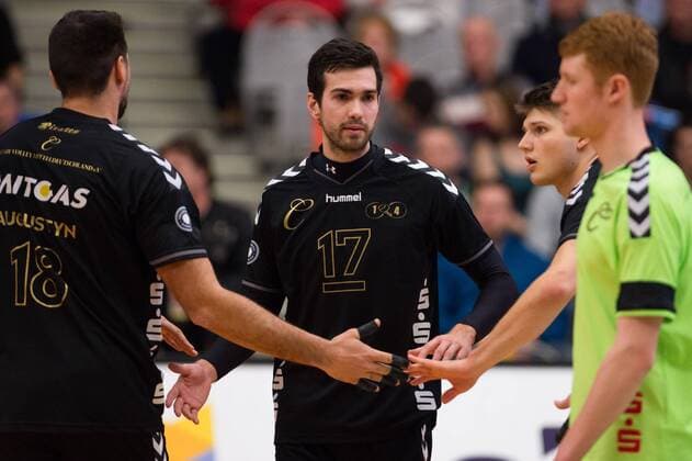 15.03.2015, ZF Arena, Friedrichshafen Volleyball, Bundesliga Maenner, VfB Friedrichshafen vs. CV Mitteldeutschland Artur Augustyn ( 18 Mitteldeutschland), Florian Völker Voelker ( 17 Mitteldeutschland), Ruben Schott ( 7 Mitteldeutschland), Yannick Harms ( 3 Mitteldeutschland)