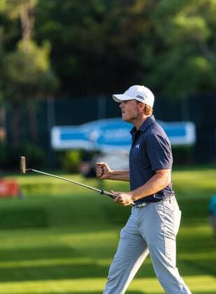 3 15 2015 - Palm Harbor FL, USA - Jordan Spieth celebrates his winning putt on the 17th hole of the 3 way playoff at the Innisbrook Resort (Copperhead) in Palm Harbor FL. DelMecum Cal Media PGA Golf Herren Golf 2015: Valspar Championship FINAL Round MARCH 15 - ZUMAc04_