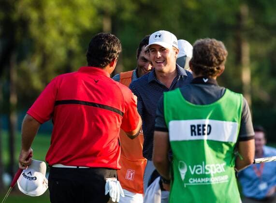 3 15 2015 - Palm Harbor FL, USA - Jordan Spieth gets a congratulation handshake from Patrick Reed on the 17th hole after a 3 way playoff at the Innisbrook Resort (Copperhead) in Palm Harbor FL. DelMecum Cal Media PGA Golf Herren Golf 2015: Valspar Championship FINAL Round MARCH 15 - ZUMAc04_