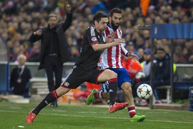 MADRID: Roberto Hilbert vs Arda Turan UEFA Champions League, 1 8final, Atletico Madrid vs Bayer 04 Leverkusen 