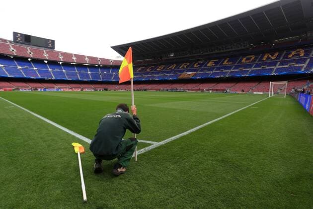 A groundsman installs a corner flag ahead of kick off - FC Barcelona - UEFA Champion s League - Round of 16, second leg - Nou Camp - Barcelona - 18 03 2015 - EDITORIAL USE ONLY. No use with unauthorised audio, video, data, fixture lists, club league logos or live services. Online in-match use limited to 120 images, no video emulation. No use in betting, games or single club league player publications.