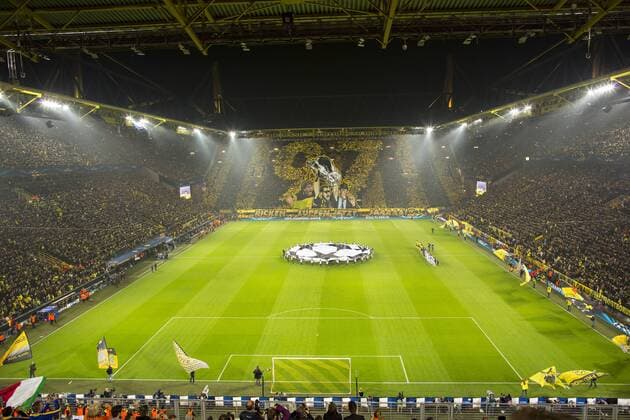Dortmund, 18.03.20145, Signal-Iduna-Park Choreographie erinnert an die Helden vom Championsleague Gewinn 1997 - BvB Spieler Karl-Heinz Riedle, Lars Ricken und Trainer Ottmar Hitzfeld