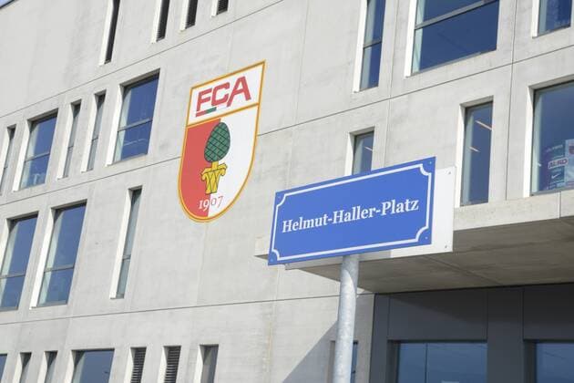 Fußball, Stadiongeschichte FC Augsburg SGL Arena Helmut Haller Platz - Heimspielstätte des FC Augsburg - Team in der 1. Bundesliga 2014 2015 in Deutschland