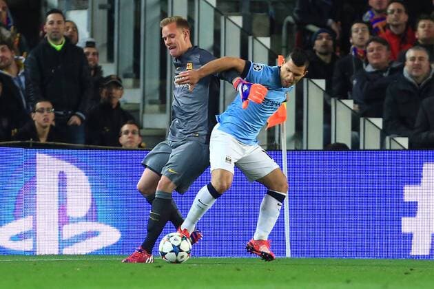 Sergio Kun Agüero of Manchester City forces an error from Marc-Andre ter Stegen of Barcelona - Barcelona vs. Manchester City - UEFA Champion s League - Round of 16, second leg - Nou Camp - Barcelona - 18 03 2015 Pic Philip Oldham Sportimage EDITORIAL USE ONLY. No use with unauthorised audio, video, data, fixture lists, club league logos or live services. Online in-match use limited to 120 images, no video emulation. No use in betting, games or single club league player publications.