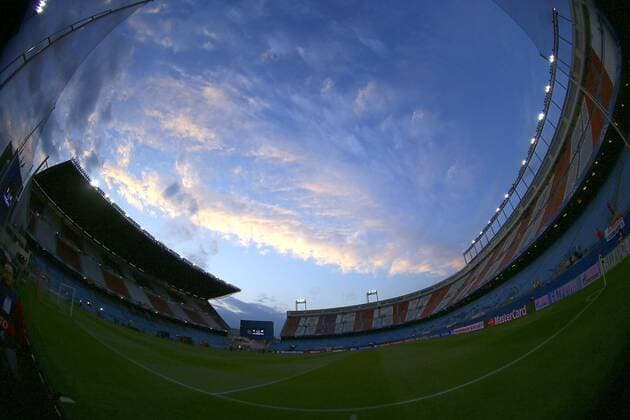 Foto: Sonnenuntergang über dem Stadion Vicente Calderon Fussball - Championsleague am Di. 17.03.2015 Achtelfinale, Atletico Madrid