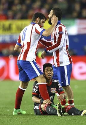 Foto: Verlierer WENDELL ( Bayer 04 ) , gegen Raul Garcia , links Fussball - Championsleague am Di. 17.03.2015 Achtelfinale, Atletico Madrid - Bayer 04 Leverkusen