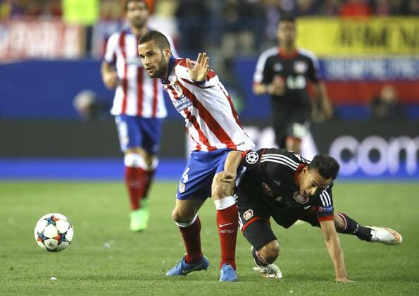 Foto: Karim Bellarabi ( rechts , Bayer 04 ) , gegen Mario Suarez Fussball - Championsleague am Di. 17.03.2015 Achtelfinale, Atletico Madrid - Bayer 04 Leverkusen