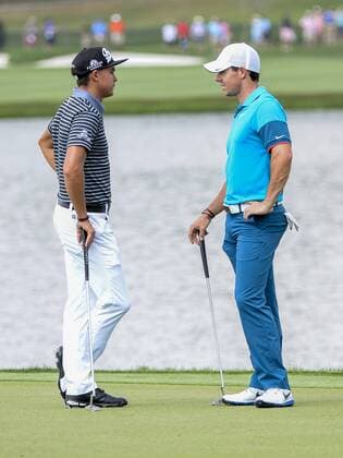 March 19, 2015 - Orlando, FL, U.S: L- Rickie Fowler and Rory Mcllroy of Northen Ireland talk on the par 5 6 green during first round golf action of the Arnold Palmer Invitational presented by Mastercard held at Arnold Palmer s Bay Hill Club & Lodge in Orlando, FL PGA Golf Herren 2015: Arnold Palmer Invitational MAR 19 - ZUMAcg2_