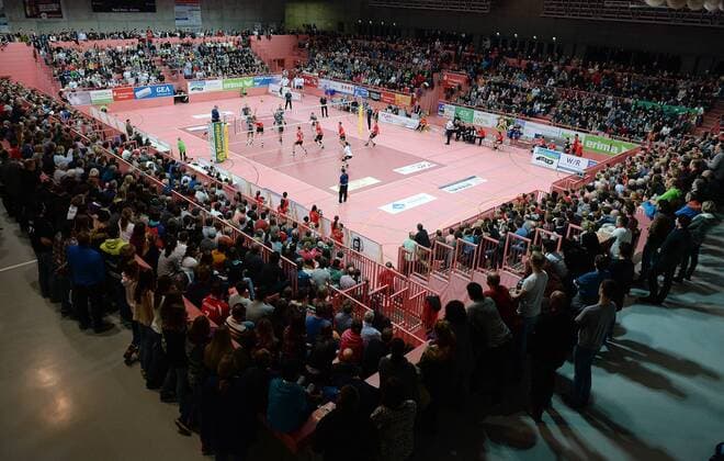 Volleyball 1. Bundesliga 2014 2015 Playoff Viertelfinale 2. Spiel TV Rottenburg - SWD powervolleys Dueren 21.03.2015 Uebersicht der voll besetzten Paul Horn Arena in Tuebingen 