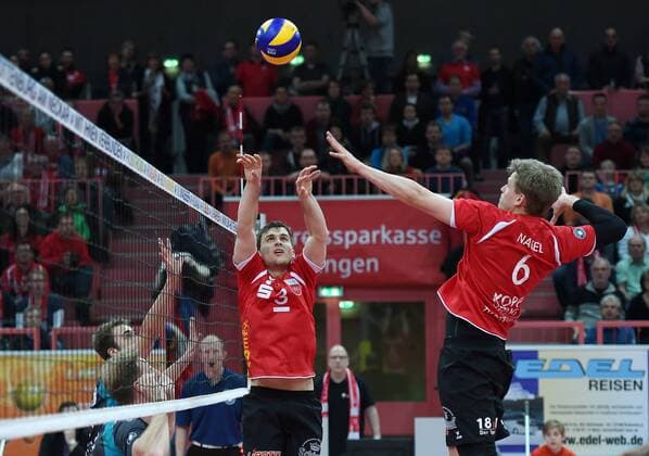 Volleyball 1. Bundesliga 2014 2015 Playoff Viertelfinale 2. Spiel TV Rottenburg - SWD powervolleys Dueren 21.03.2015 Philipp Jankowski (Mitte, TV Rottenburg) und Friederich Nagel (re, TV Rottenburg) 