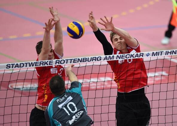 Volleyball 1. Bundesliga 2014 2015 Playoff Viertelfinale 2. Spiel TV Rottenburg - SWD powervolleys Dueren 21.03.2015 TV Rottenburg Block; Philipp Jankowski (li) und Friederich Nagel (re) 