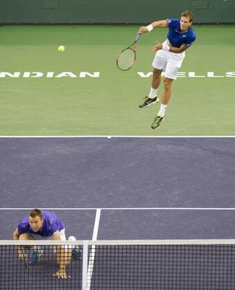 Vasek Pospisil (up) of Canada and Jack Sock of the United States compete during the men s double final match on the BNP Paribas Open tennis at the Indian Wells Tennis Garden in Indian Wells, California, the United States on March 21, 2015. Pospisil and Sock won 2-1. (SP)US-INDIAN WELLS-TENNIS-BNP PARIBAS OPEN-MEN S DOUBLE YangxLeic 