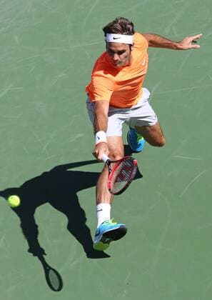 Roger Federer of Switzerland hits a shot during his men s semifinal match at the BNP Paribas Open in Indian Wells, California on March 21, 2015.  IDW20150321724 DAVIDxSILPA