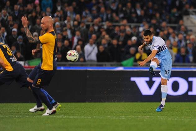 22.03.2015. Stadio Olympico, Rome, Italy, Serie A football. Lazio versus Hellas Verona. Antonio Candreva attempts to score for Lazio xGiuseppexMaffiax  ActionPlus11607575