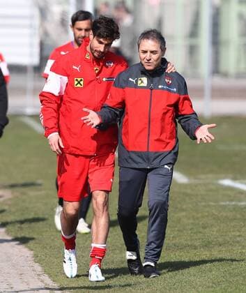 SOCCER - UEFA EURO EM Europameisterschaft Fussball 2016 quali, LIE vs AUT VIENNA,AUSTRIA,23.MAR.15 - SOCCER - UEFA European Championship EM Europameisterschaft 2016, European Qualifiers, OEFB international match Länderspiel Liechtenstein vs Austria, training team AUT. Image shows Gyoergy Garics and head coach Marcel Koller (AUT).
