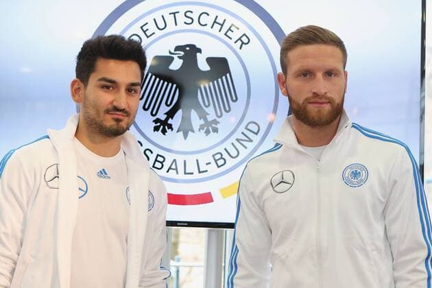 23.03.2015, xjfx, Fussball International, DFB Pressekonferenz vor dem Spiel gegen Australien, v.l.Itkay Guendogan (Deutsche Fussball Nationalmannschaft DFB), Skodran Mustafi (Deutsche Fussball Nationalmannschaft DFB),