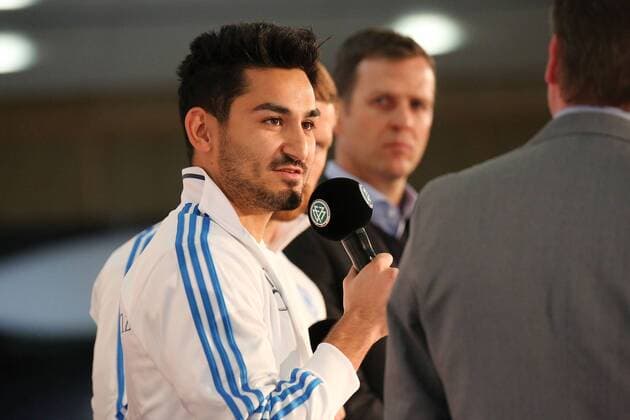23.03.2015, xjfx, Fussball International, DFB Pressekonferenz vor dem Spiel gegen Australien, v.l. Itkay Guendogan (Deutsche Fussball Nationalmannschaft DFB),Team Manager Oliver Bierhoff (Deutsche Fussball Nationalmannschaft DFB)