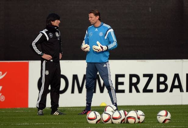 23.03.2015, xjhx, Fussball International, Training Deutschen Fussball Nationalmanschaft, v.l. Trainer Joachim JOGI Loew (Deutsche Fussball Nationalmannschaft DFB), Roman Weidenfeller (Deutsche Fussball Nationalmannschaft DFB)