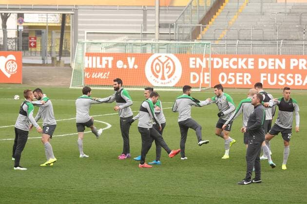 TRAINING FUSSBALL NATIONALMANNSCHAFT AUSTRALIEN BRUCHWEG STADION MAINZ 