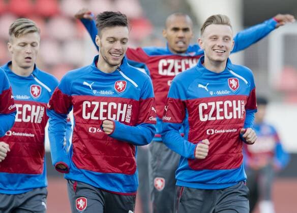 Vaclav Kadlec, left, and Ladislav Krejci of Czech national soccer team practice during the training prior to the qualification match against Latvia for the European Championships in Prague, Czech Republic, March 23, 2015. (CTKxPhoto VitxSimanek) CTKPhotoP201503230708901  VIS 009