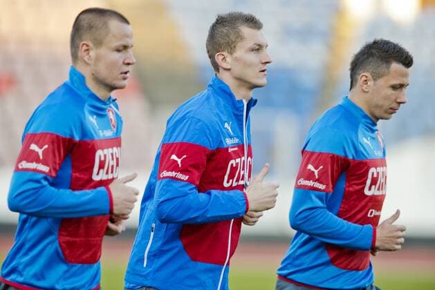From left: Adam Hlousek, Tomas Necid and Marek Suchy of Czech national soccer team practice during the training prior to the qualification match against Latvia for the European Championships in Prague, Czech Republic, March 23, 2015. (CTKxPhoto VitxSimanek) CTKPhotoP201503230712301  VIS 010