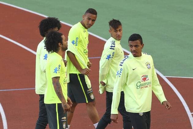 Neymar Luiz Gustavo Danilo Luiz Da Silva - Training brasilianische Nationalmannschaft, Stade Charlety Paris - 23 03 2015 GwendolineLeGoff Panoramic 
