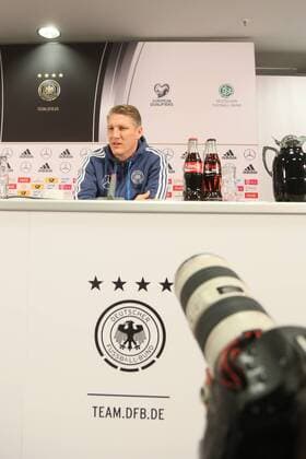 Bastian Schweinsteiger - Pressekonferenz der Deutschen Nationalmannschaft in Frankfurt