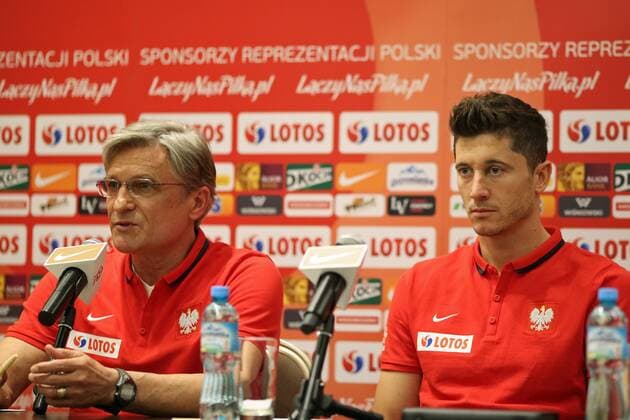 Warschau, Polen - Pressekonferenz polnische Nationalmannschaft vor dem EM-Quali-Spiel: ADAM NAWALKA, ROBERT LEWANDOWSKI --- Newspix.pl  20150324CSLG0106