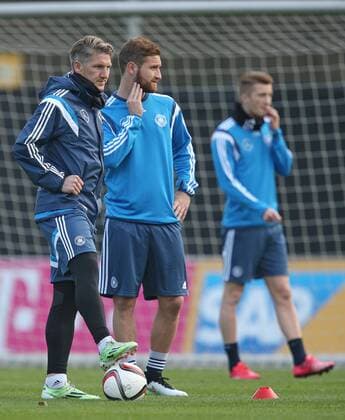 24.03.2014, Fussball Deutsche Nationalmannschaft, Abschlusstraining des DFB-Teams in der Commerzbank-Arena Frankfurt, vor dem Testspiel, Deutschland - Australien in Kaiserslautern. v.l. Bastian Schweinsteiger (Deutschland) , Shkodran Mustafi (Deutschland) 