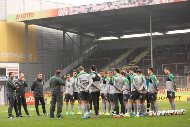 TRAINING FUSSBALL NATIONALMANNSCHAFT AUSTRALIEN BRUCHWEG STADION MAINZ 