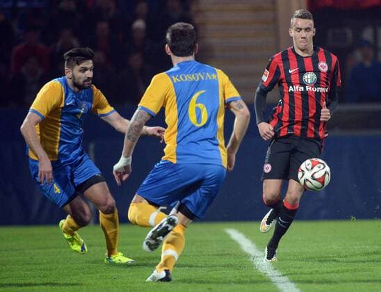 24.03.2015, xjhx, Fussball 1.Bundesliga, Eintracht Frankfurt - Kosovo, v.l. Ilir Berisha (Kosovo), Avni Pepa (Kosovo), Luca Waldschmidt (Eintracht Frankfurt)