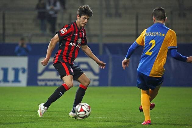 Lucas Piazon (Eintracht) gegen Fanol Perdedaj (Kosovo) - Eintracht Frankfurt vs. Nationalmannschaft Kosovo, Frankfurter Volksbank Stadion
