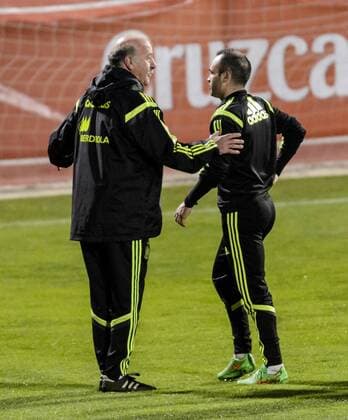 Spanish national team Nationalteam training session. In this picture, Vicente Del Bosque and Andres Iniesta. xDIEGOxGxSOUTOx 